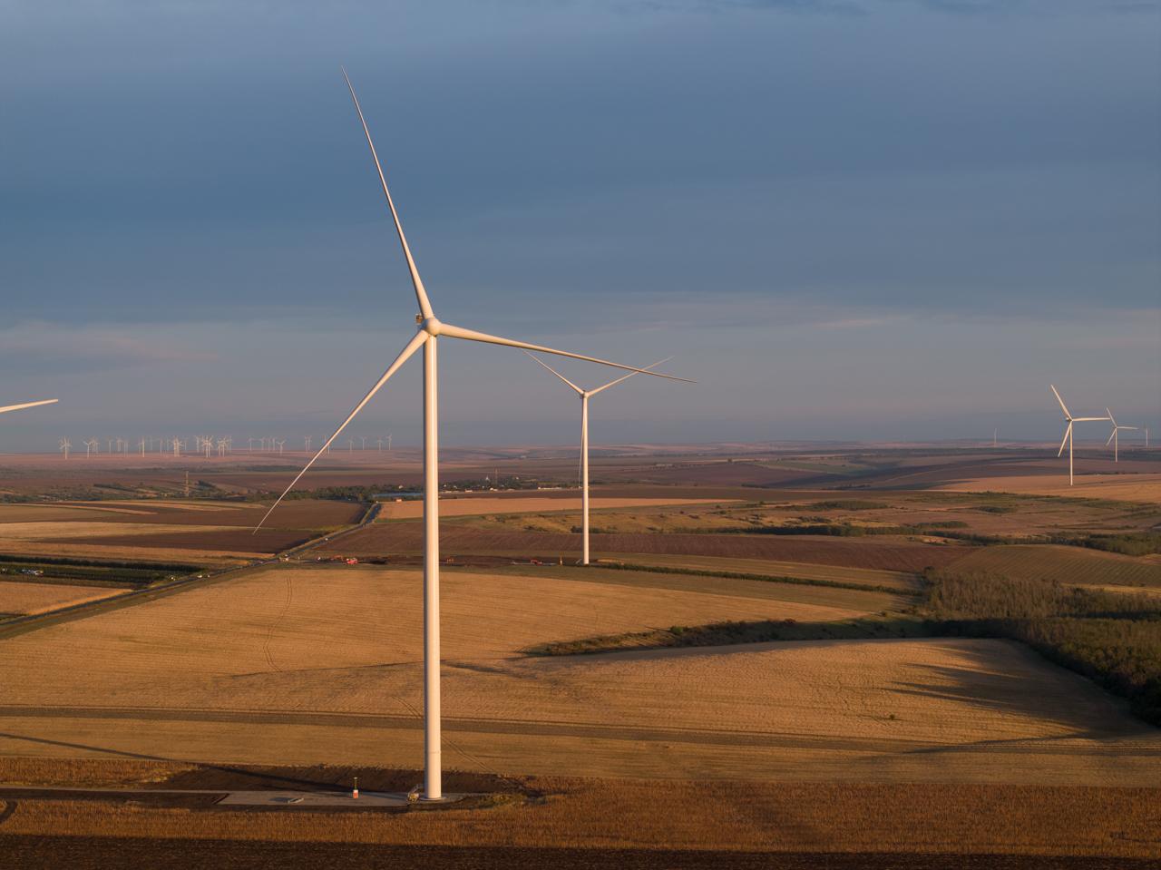 HELLENiQ ENERGY vizează 500 MW capacitate de stocare în baterii în România în următorii trei ani