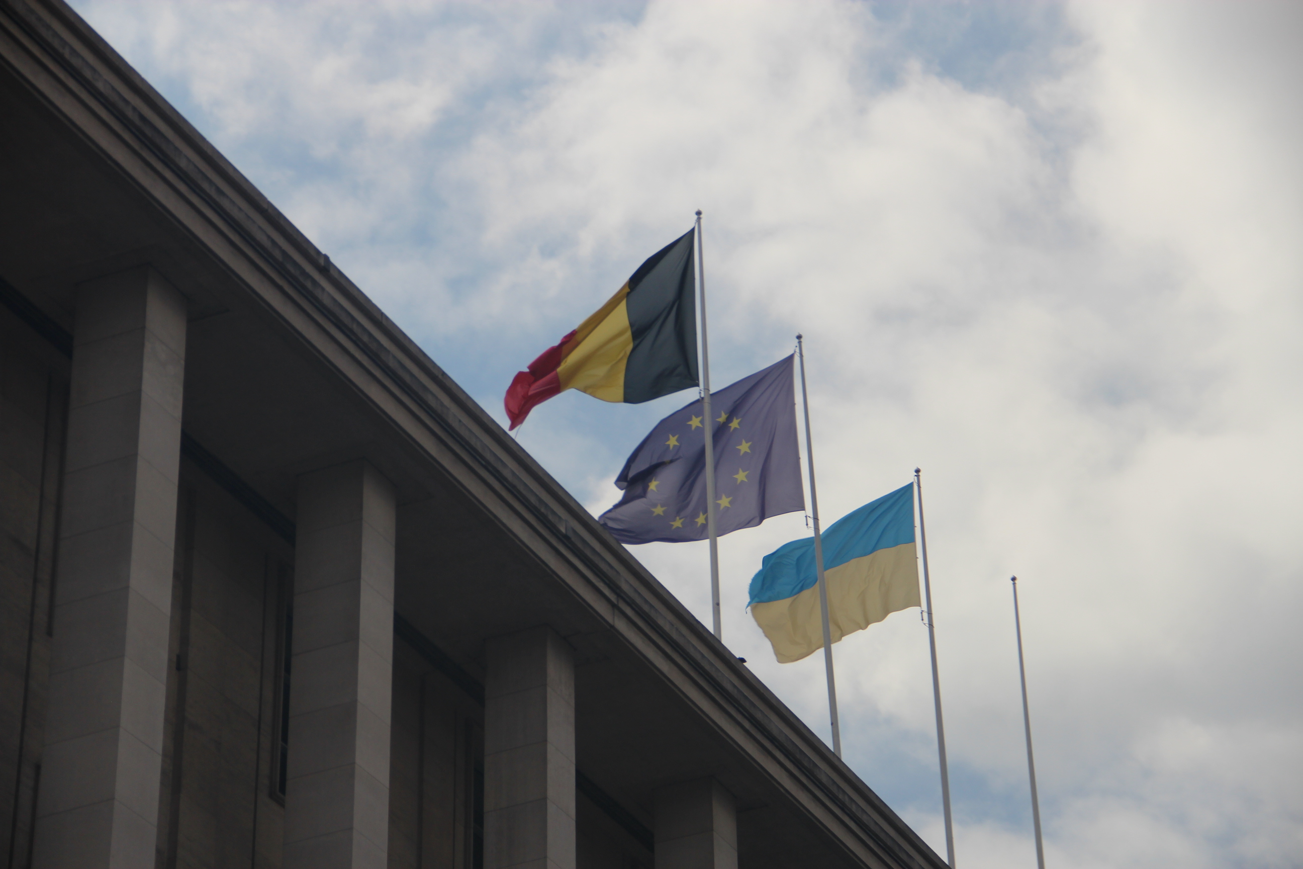 Euro și aurul au înregistrat creșteri, în timp ce dolarul și francul elvețian s-au depreciat față de leu