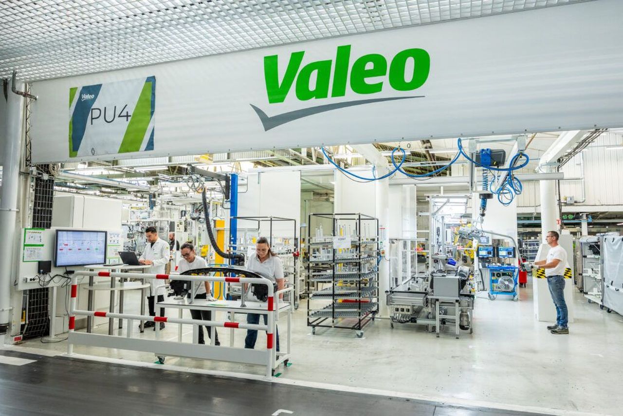 Furnizorul Valeo avertizează: Închiderea a 150 de fabrici europene dacă pragul de conținut local scade sub 75%