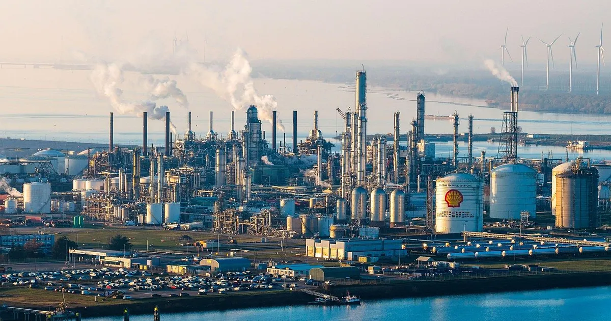 Rafinăriile occidentale se pregătesc de profituri record pe fondul deficitului de motorină