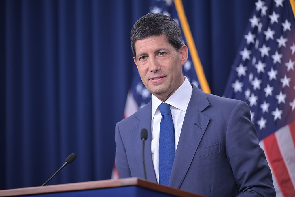Kevin Warsh de la Fed: Inteligența artificială va aduce prosperitate, în ciuda unui parcurs dificil