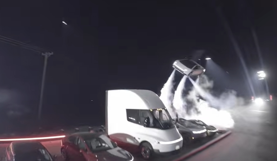 Tesla a prezentat noul model Roadster capabil să zboare, într-o demonstrație spectaculoasă