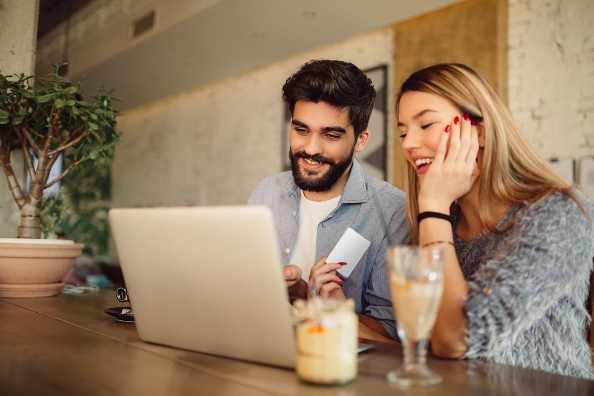 Rolul promoțiilor în economia platformelor digitale: de la atragerea clienților la personalizarea ofertelor
