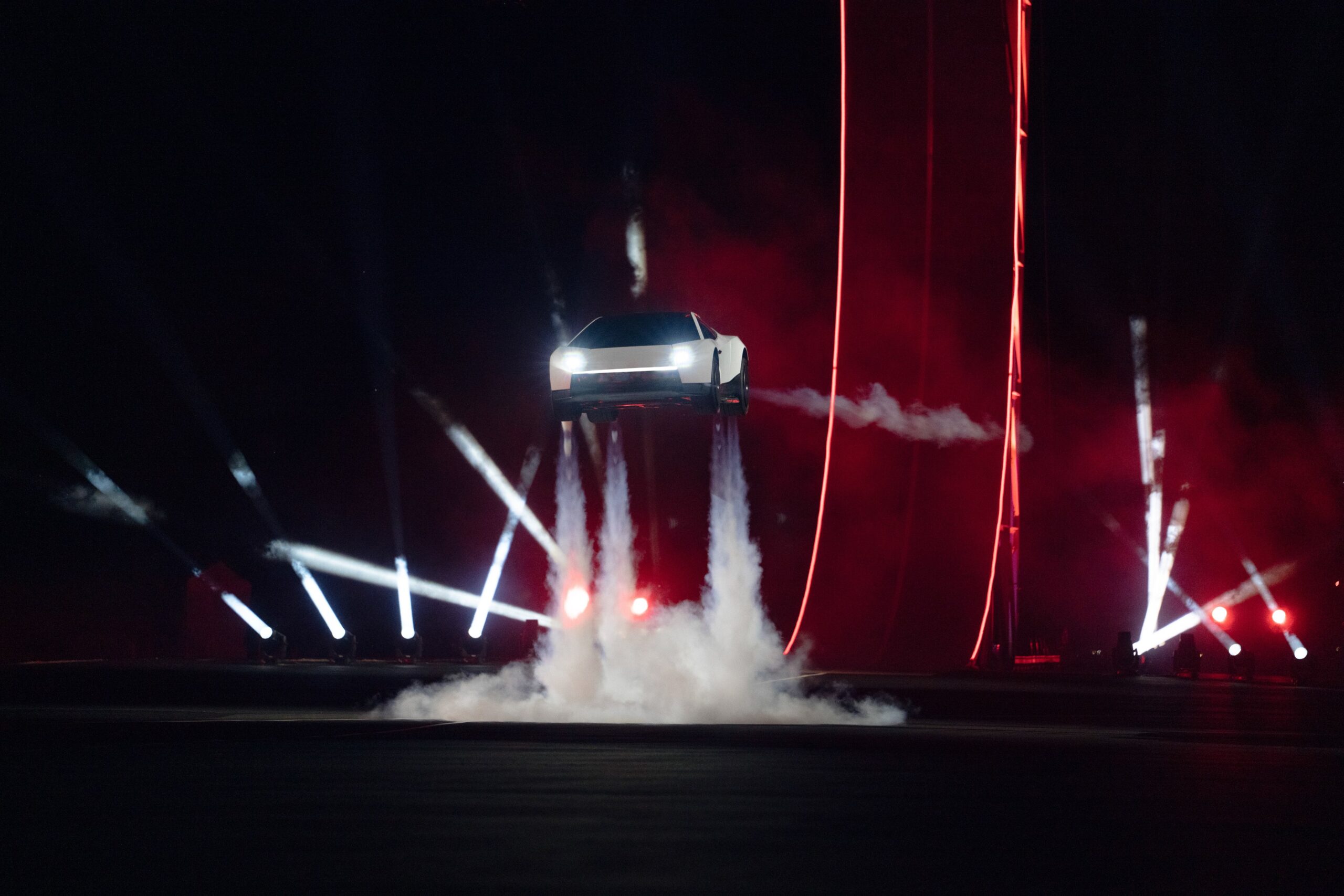 Tesla lansează noul model Roadster, care include varianta de echipare Rocket
