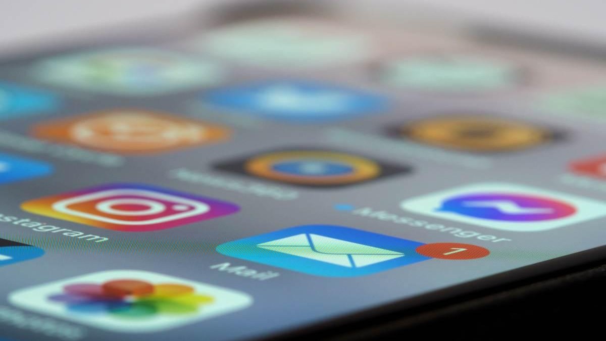 Organizarea aplicațiilor pe iOS 27: cum se gestionează cele două ecrane ale dispozitivului iPhone Duo