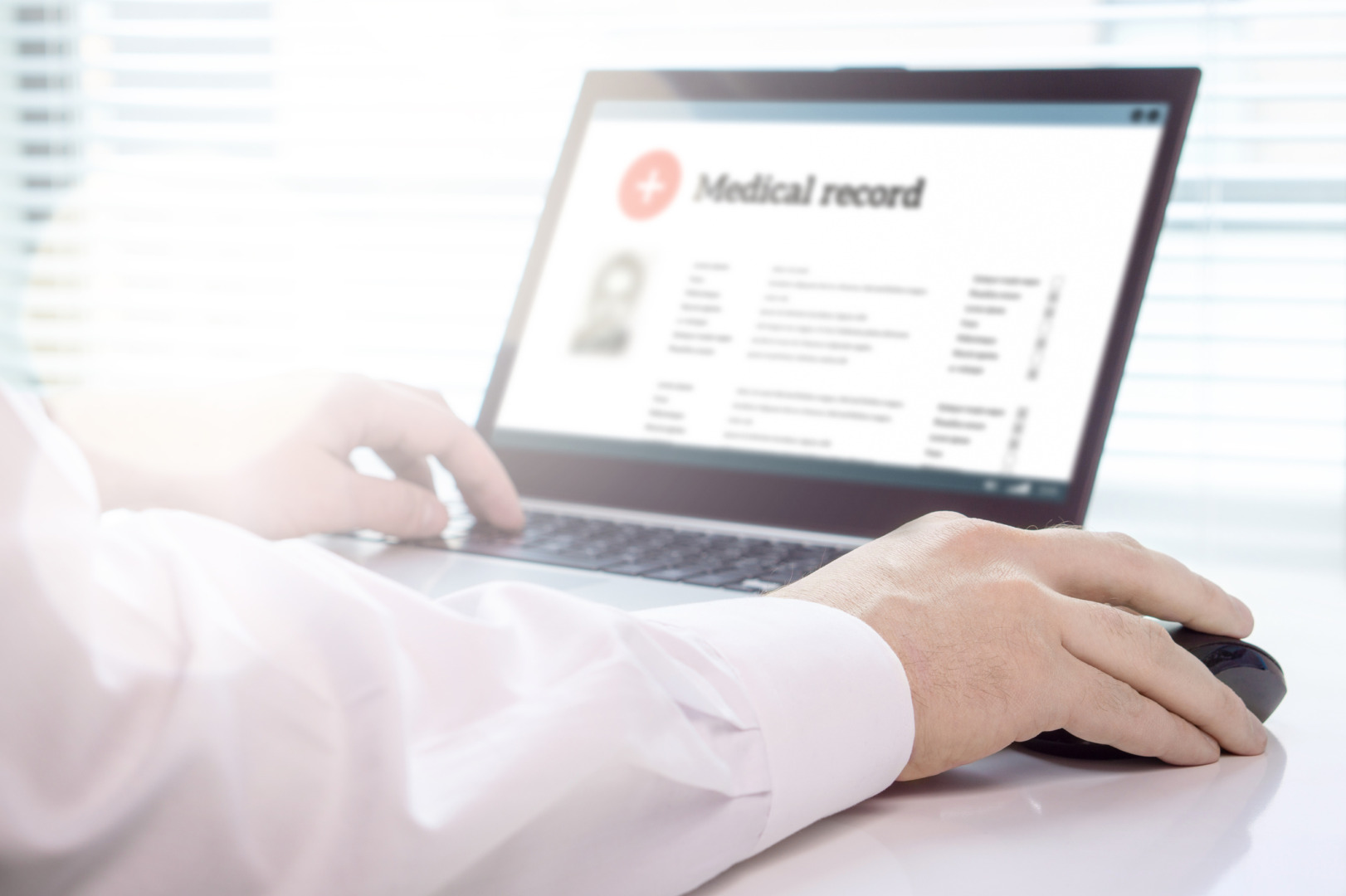 Inteligența artificială crește productivitatea medicilor și reduce sarcinile administrative