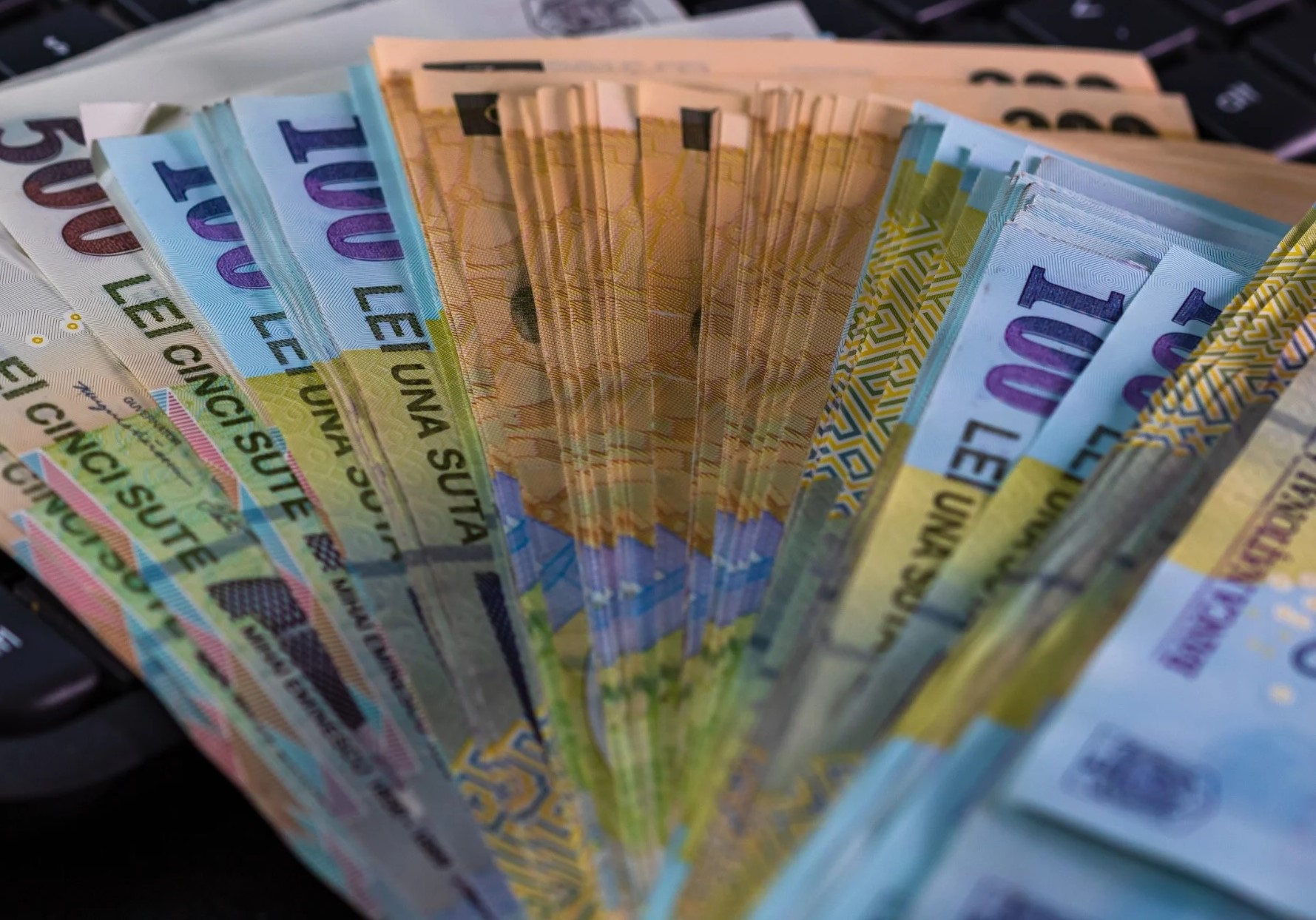 Datoria publică a depășit pragul de 1.200 de miliarde de lei, raportată la 60,4% din PIB