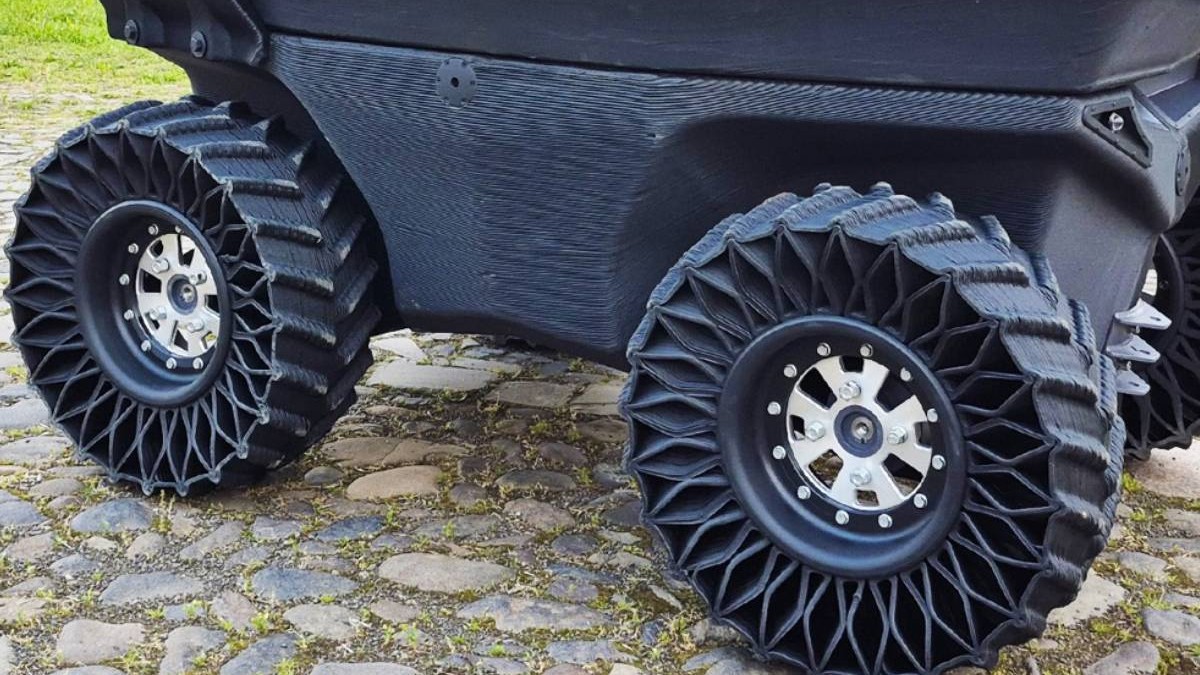 Tehnologie ucraineană: roți fără aer, fabricate prin imprimare 3D, pentru roboți militari