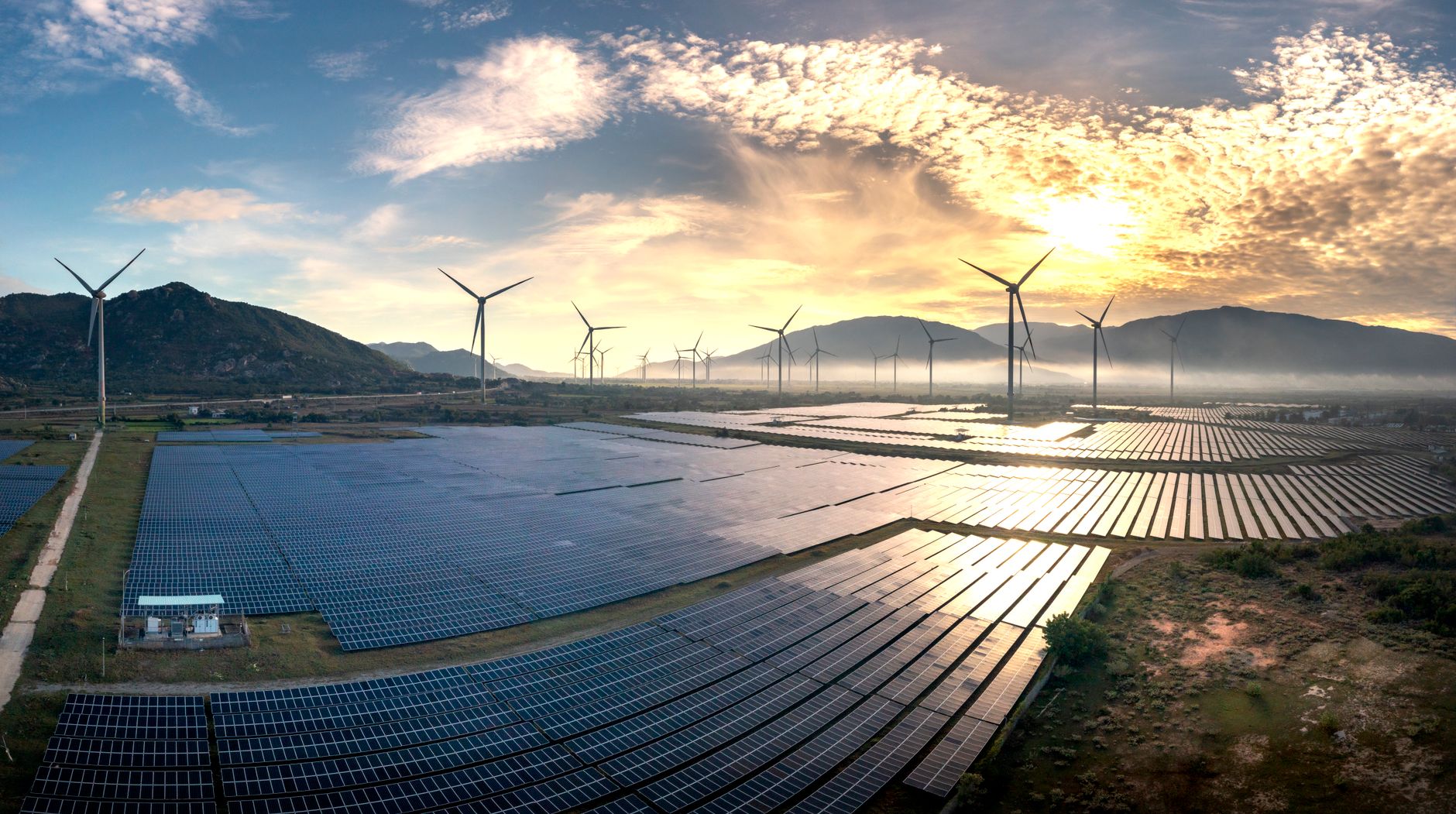 Capacități noi de 1,8 GW în România: Cum pot vinde producătorii de energie solară și eoliană