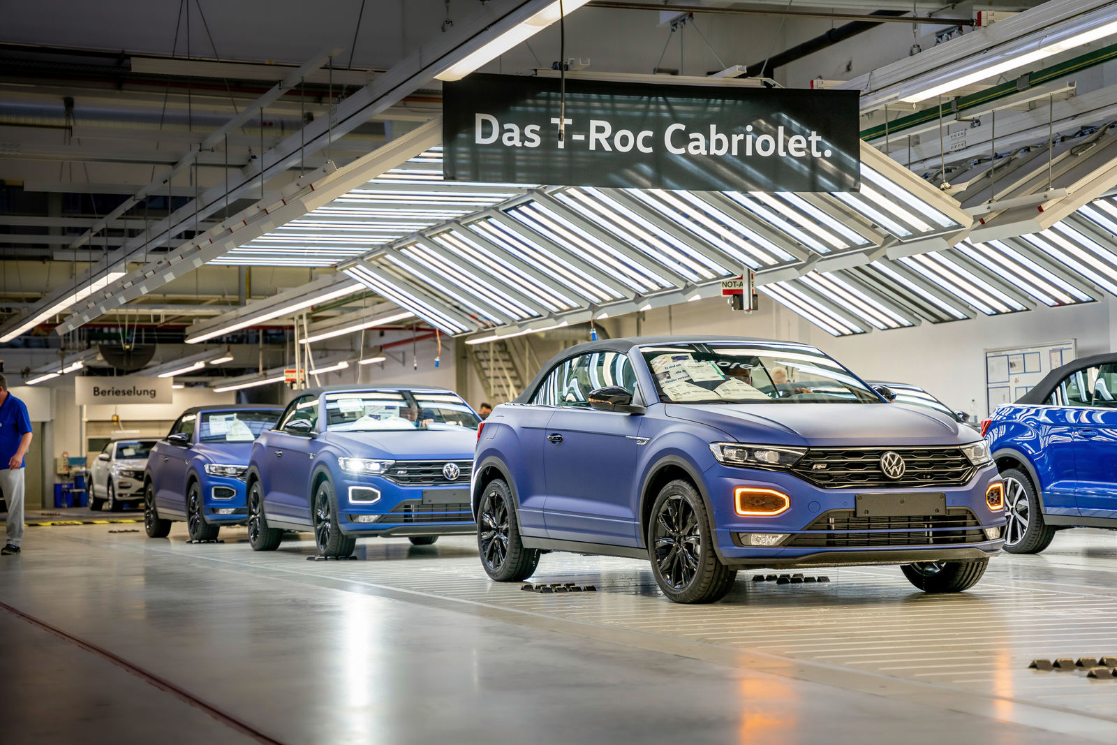Volkswagen recheamă peste 72.000 de mașini electrice din cauza defectelor la baterii