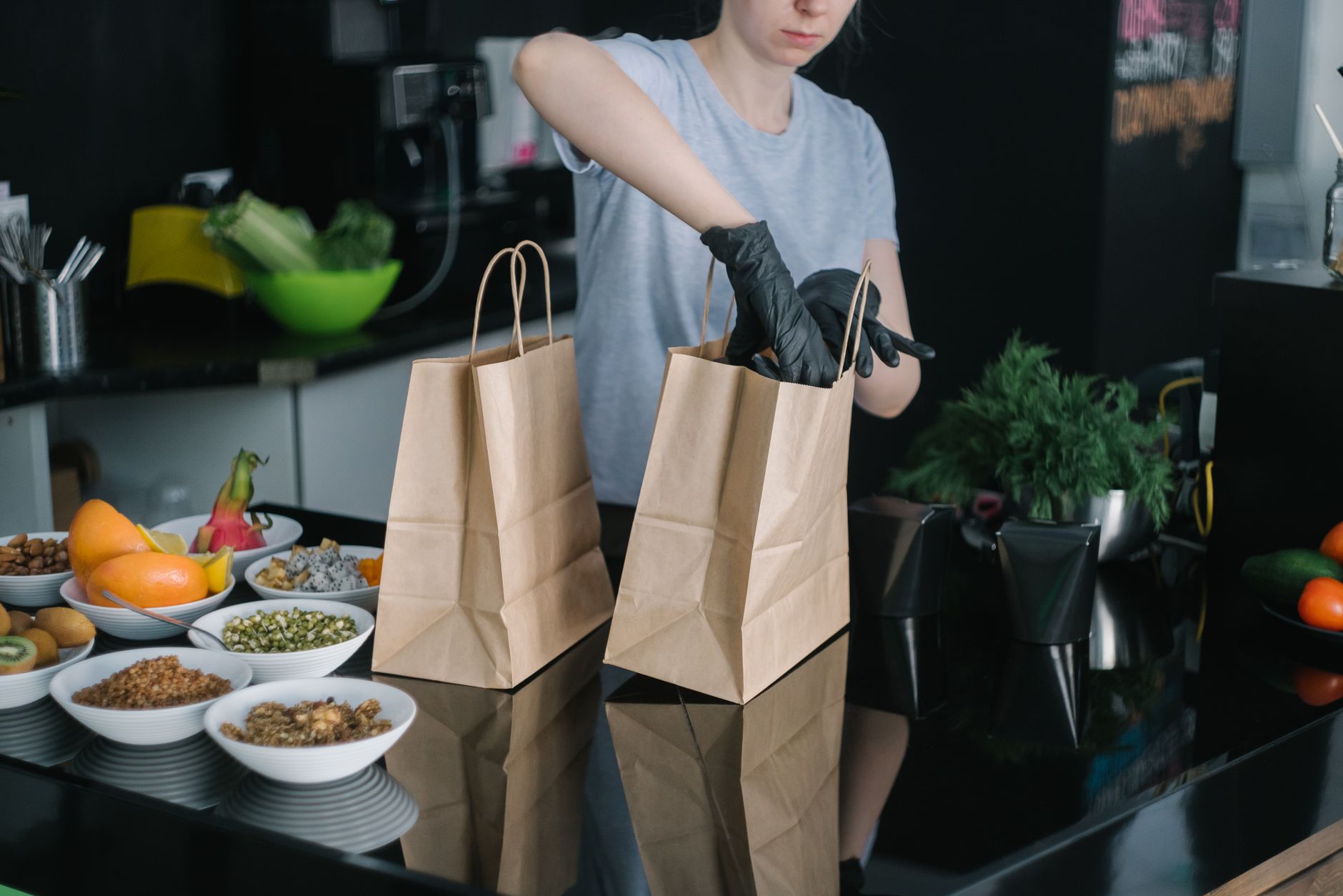 Hambar, noua platformă de livrări care conectează producătorii locali cu consumatorii din România și UE