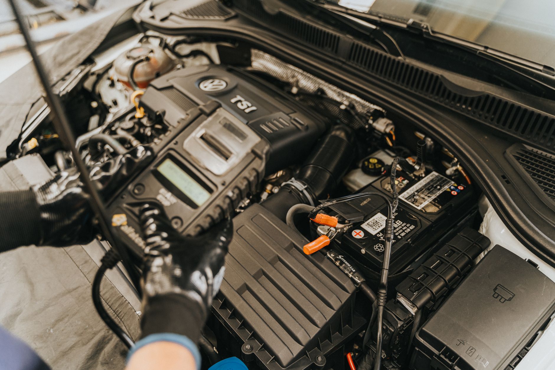 Volkswagen recheamă peste 72.000 de mașini electrice din cauza unor defecte la baterii
