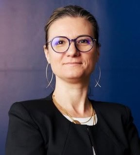 Implementarea inteligenței artificiale în instituții: necesitatea unei strategii clare și a competențelor reale