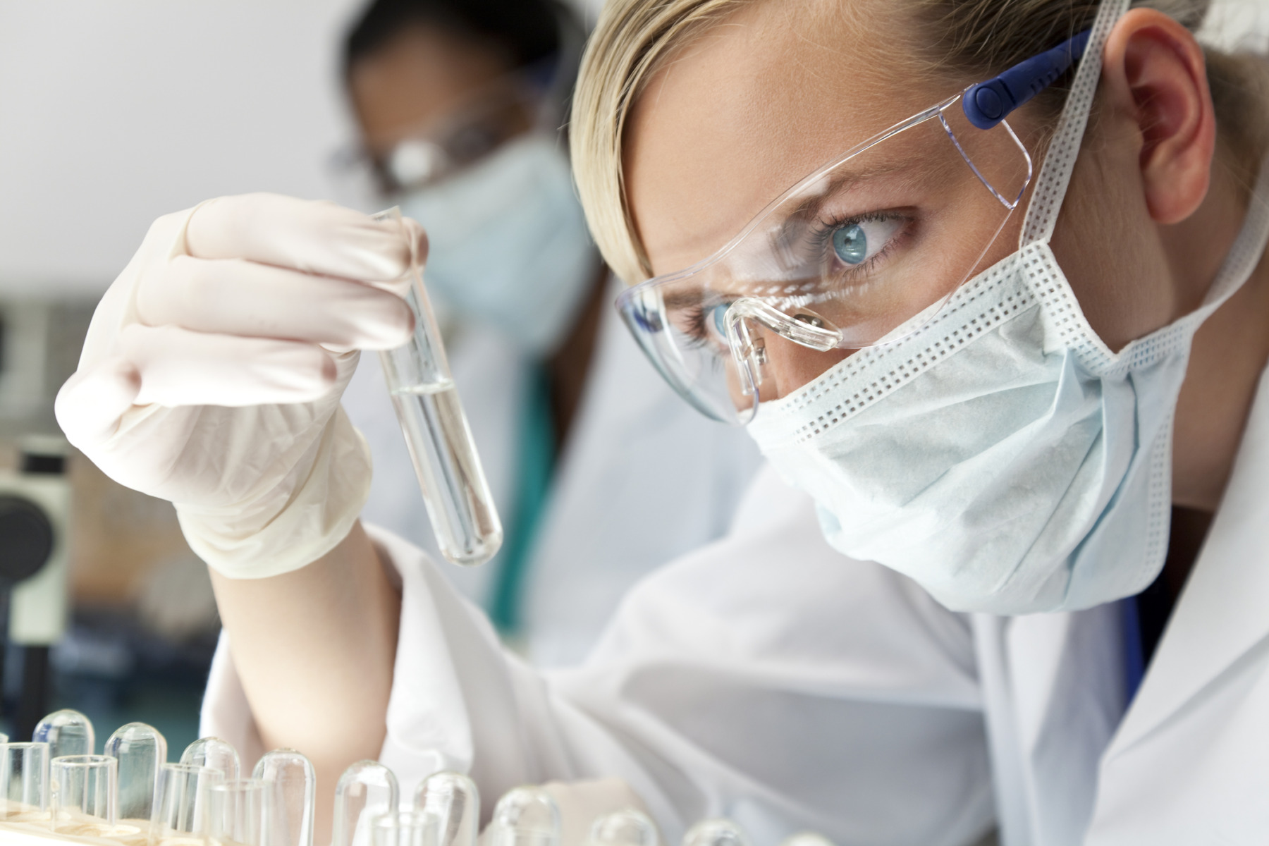 Tratament cu virus proiectat prin inteligență artificială administrat unui pacient în Statele Unite