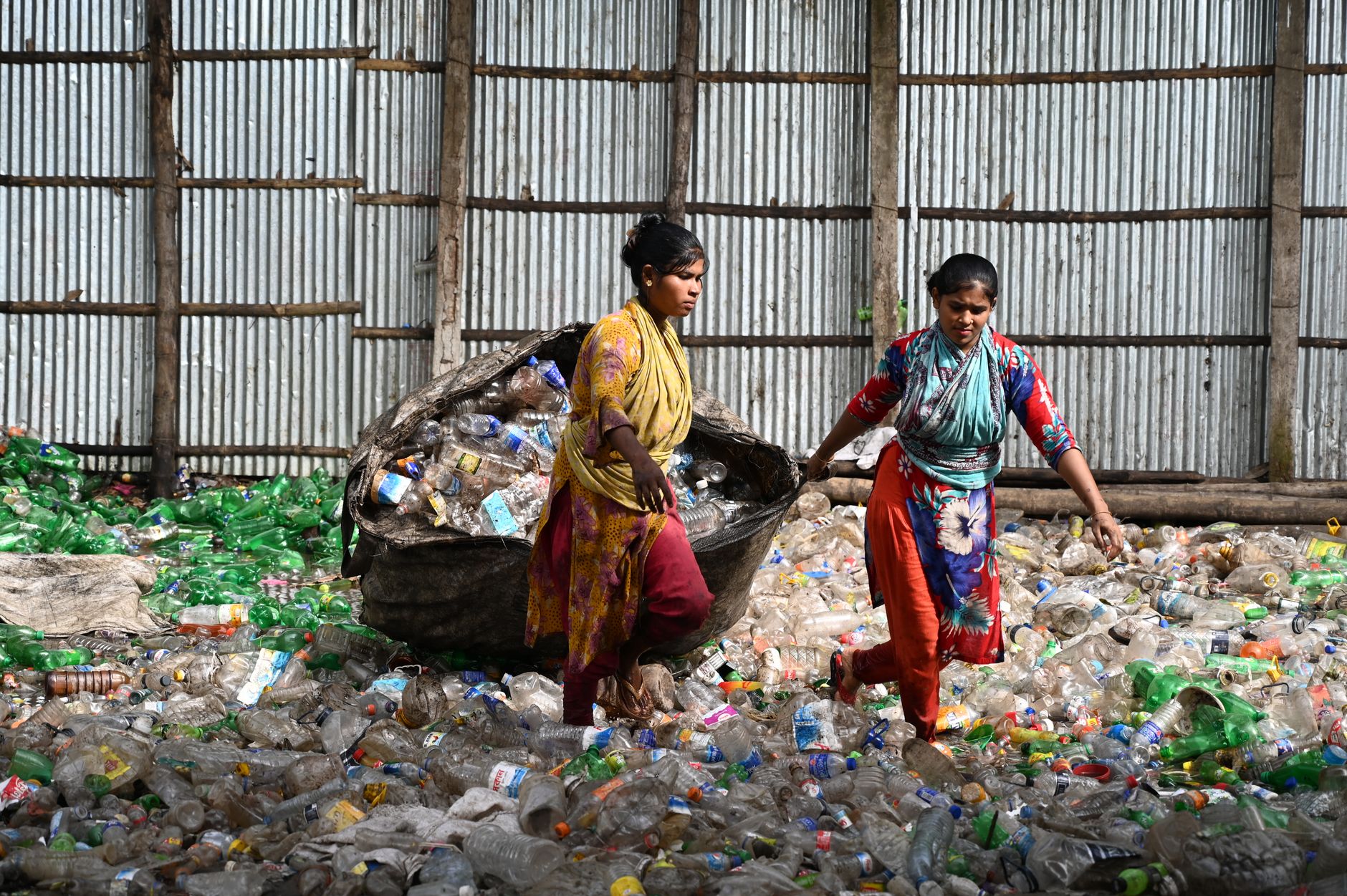 Rata de reciclare a ambalajelor din plastic în UE a crescut la 42,4%, dar volumul deșeurilor rămâne ridicat