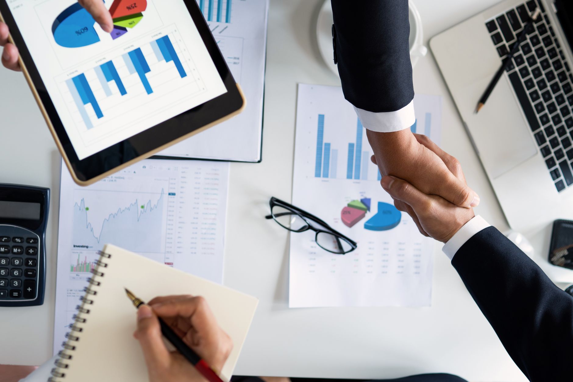 Prognoza PwC: Ritmul de creștere a salariilor din România va încetini treptat până în 2027