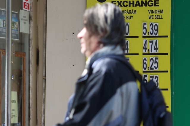 Proiecții CFA: Leul românesc urmează să se deprecieze față de euro în următoarele 12 luni