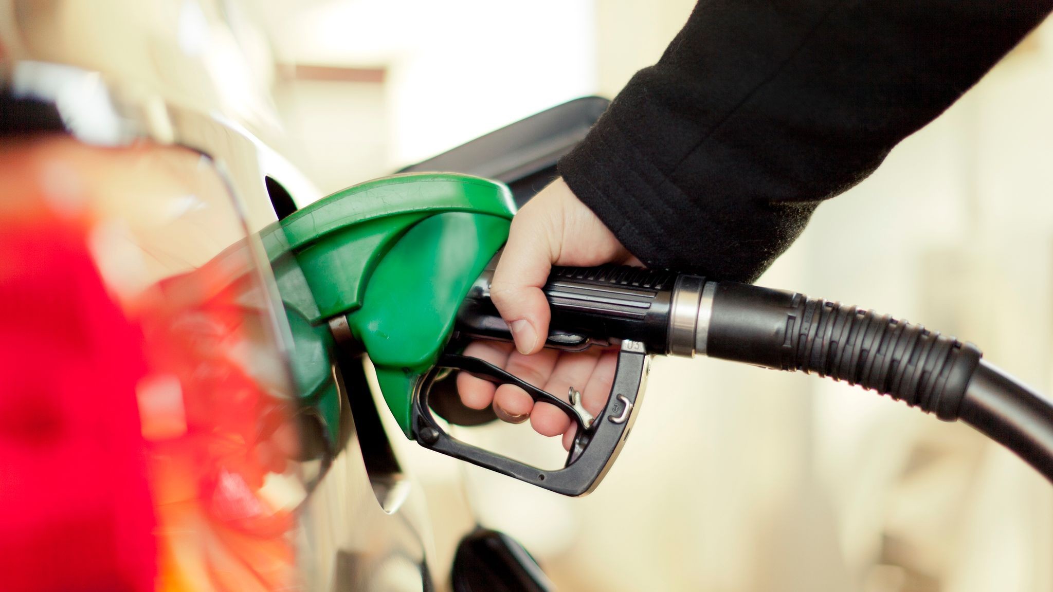 Ministerul Finanțelor propune menținerea măsurilor de limitare a prețurilor la carburanți până în ianuarie 2027