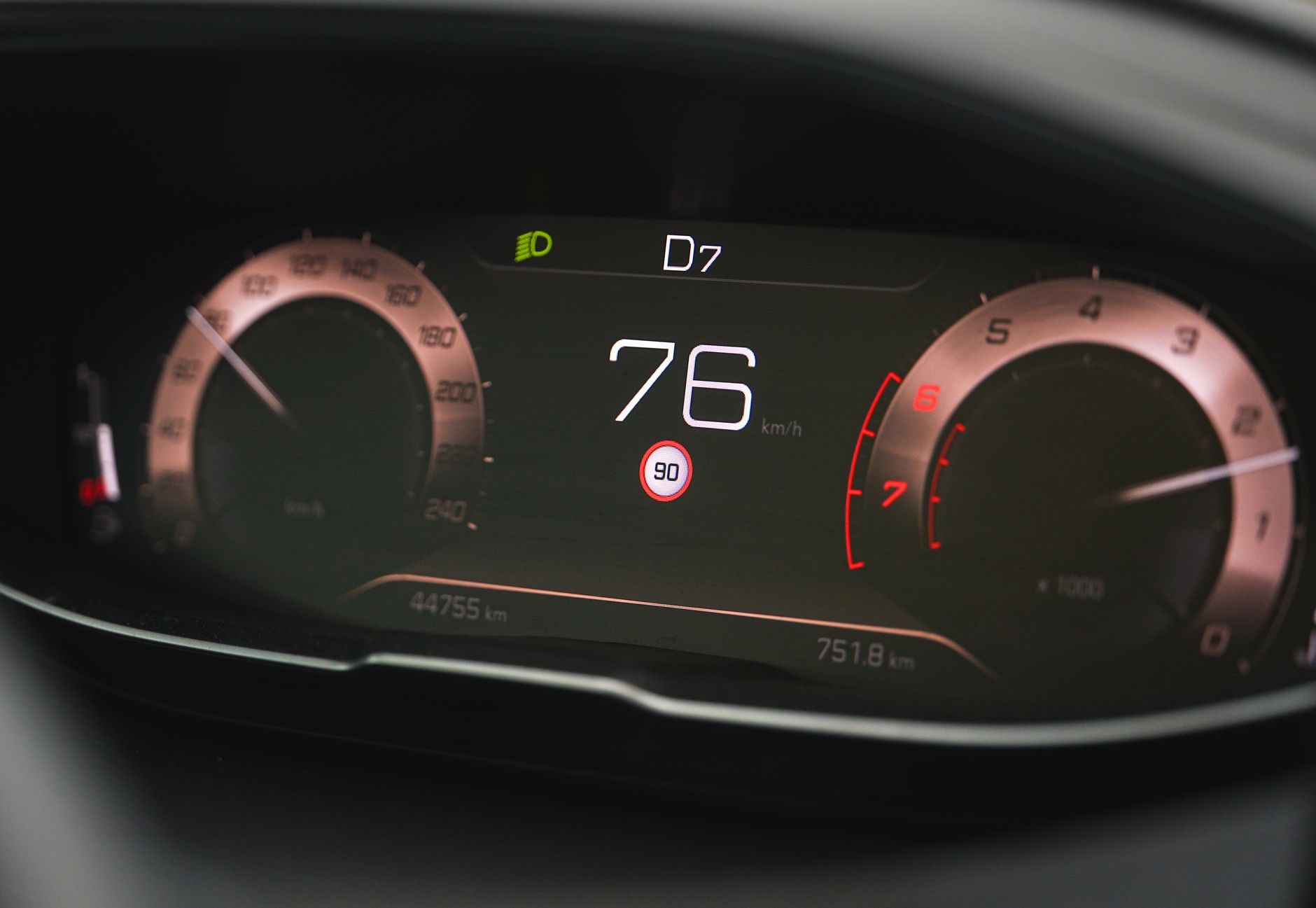 Industria auto pregătește trecerea la dotări digitale prin abonamente lunare