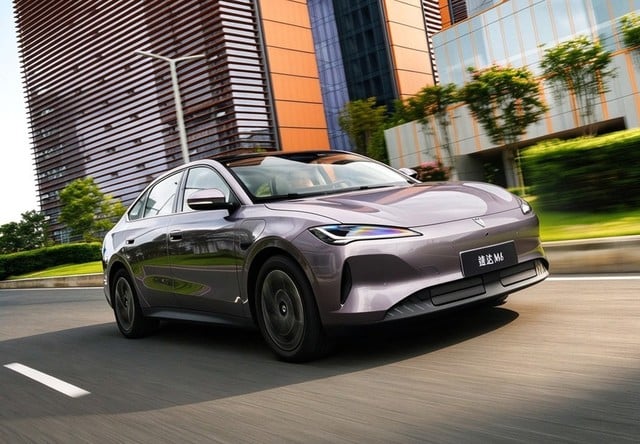 Volkswagen lansează Jetta M6 pe piața din China: model electric cu preț de pornire sub 12.000 de euro