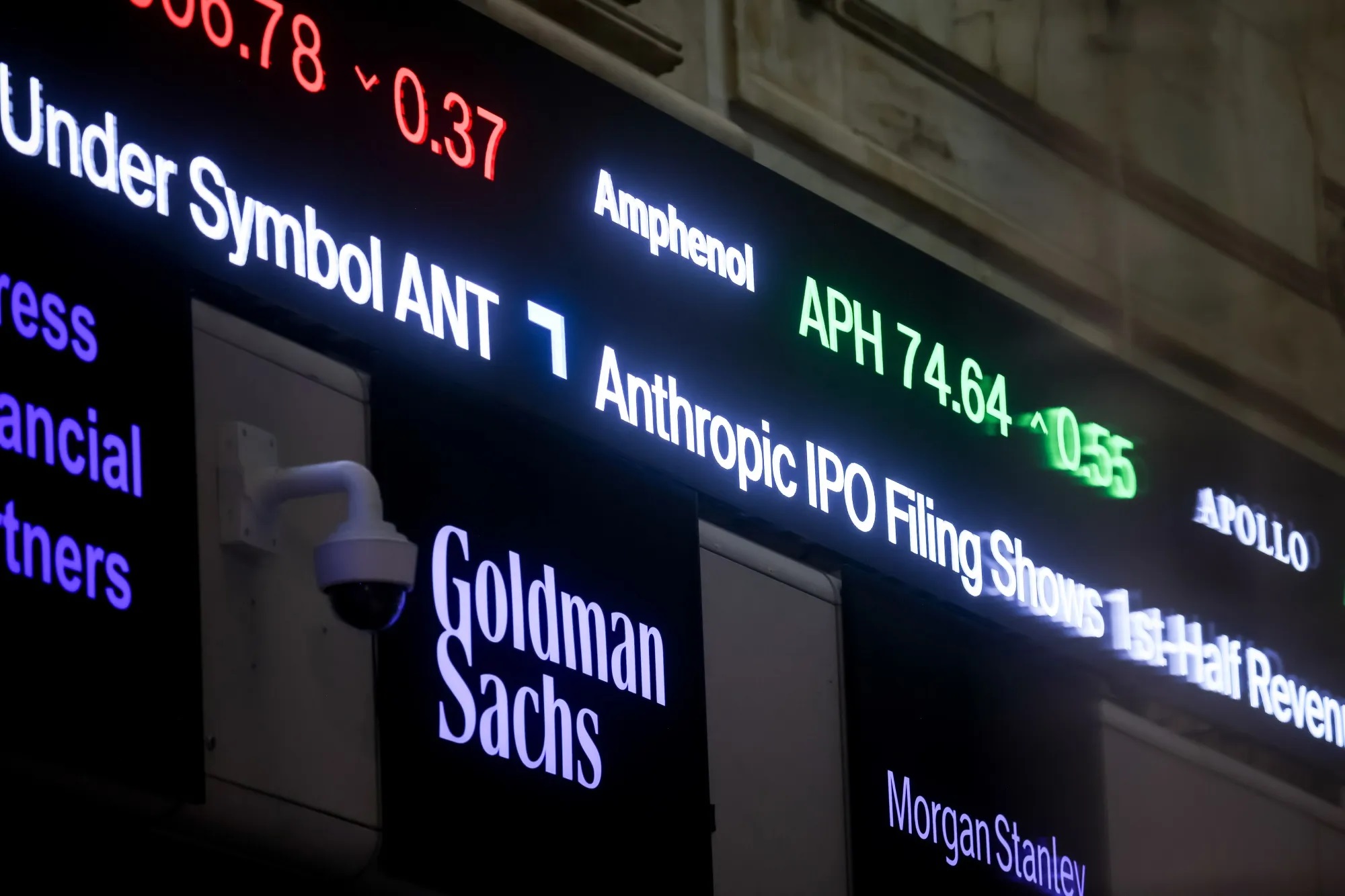 Anthropic pregătește listarea pe Nasdaq: venituri explozive și pierderi de miliarde de dolari