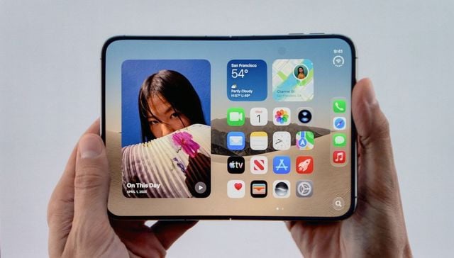 Probleme tehnice la noul iPhone Duo: ecranul intern se crapă din cauza unei defecte la balama