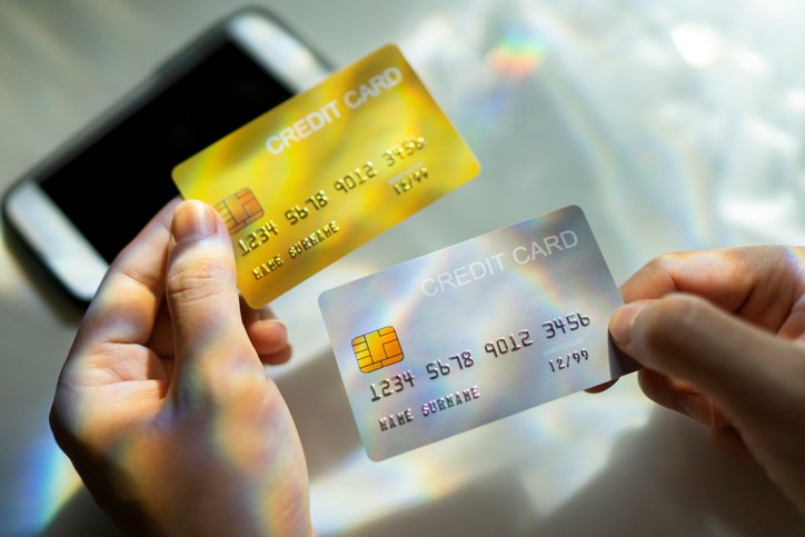 Analiză conturi bancare online cu zero comision în 2026: BCR, ING, Revolut și Raiffeisen