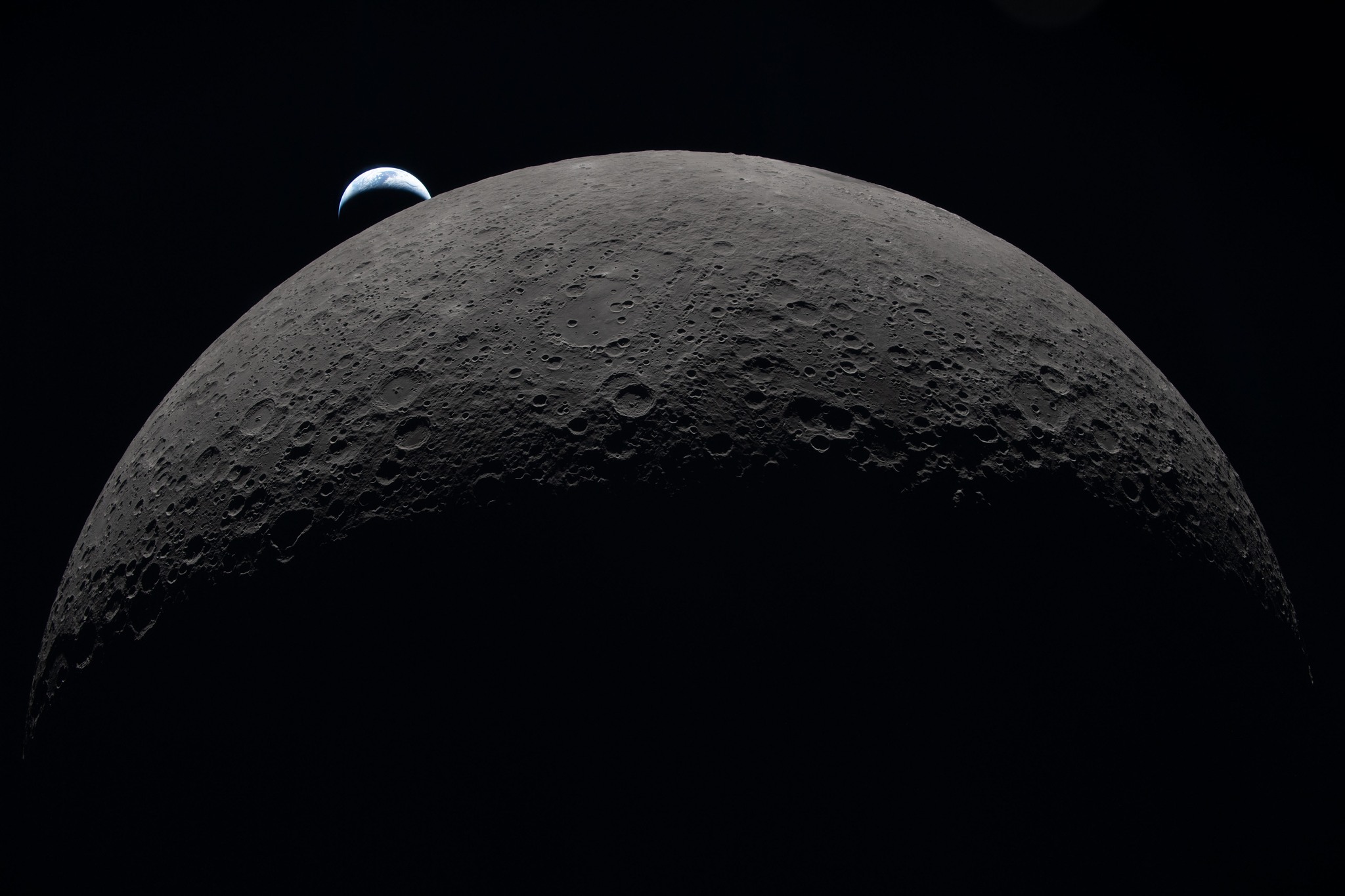 NASA modifică strategia pentru misiunile lunare din 2028: SpaceX și Blue Origin vor aborda transportul diferit