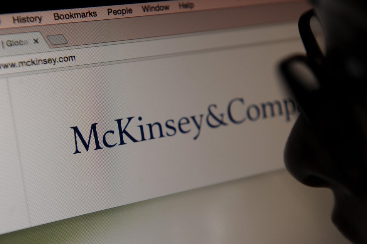 Majorări masive de salarii în consultanță: McKinsey, BCG și Bain vor plăti până la 200.000 de dolari