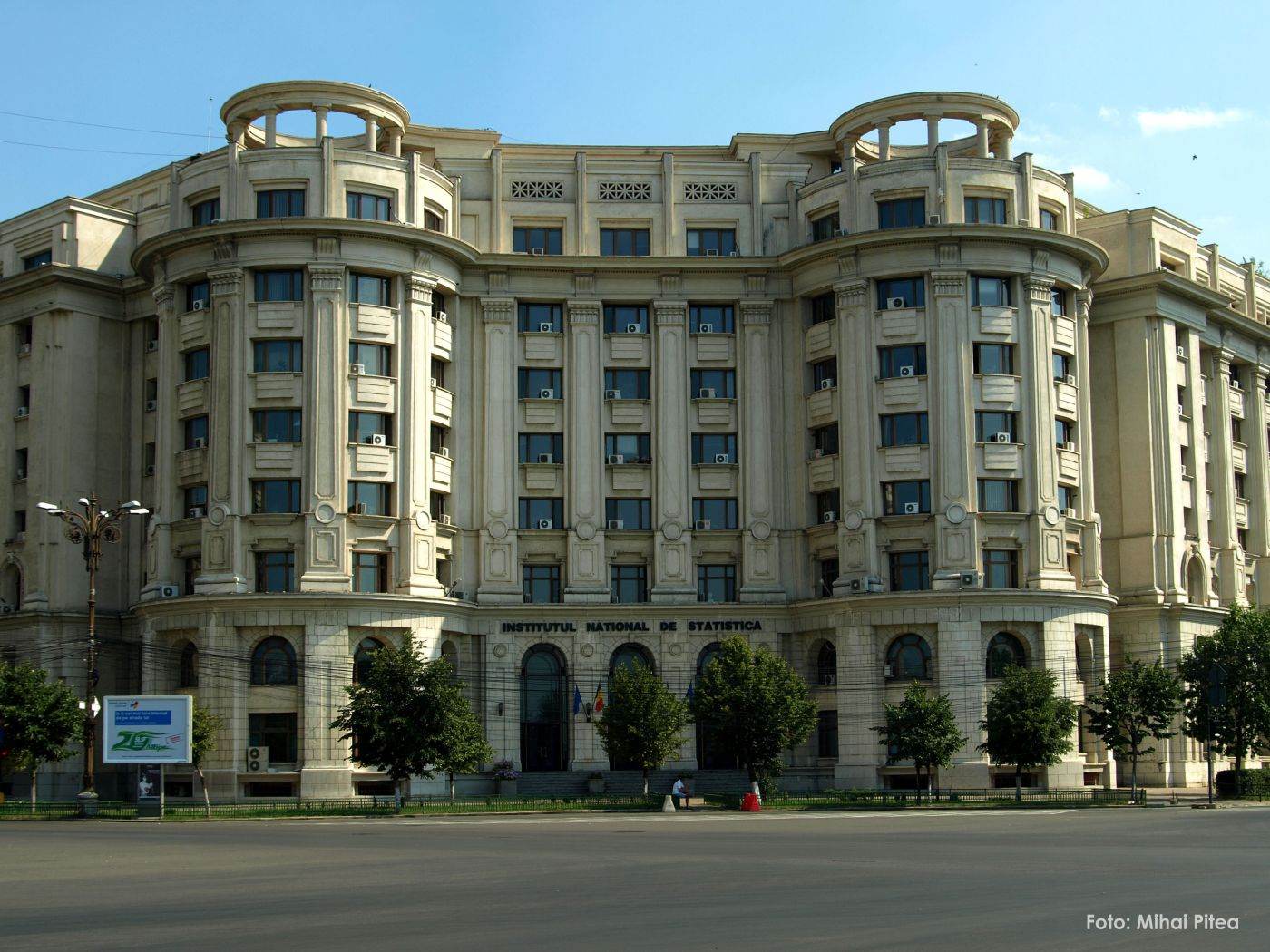 Estimări INS: Creșteri de prețuri și scăderi ale angajărilor în industria prelucrătoare și construcții