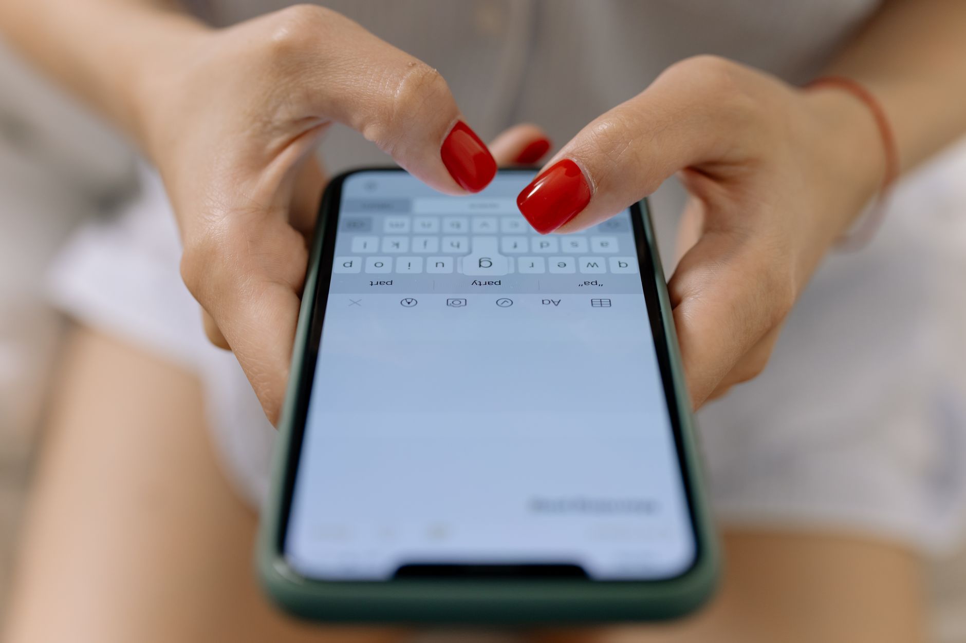 Frauda prin reclame false și mesaje WhatsApp: touroperatorul Joinup avertizează consumatorii