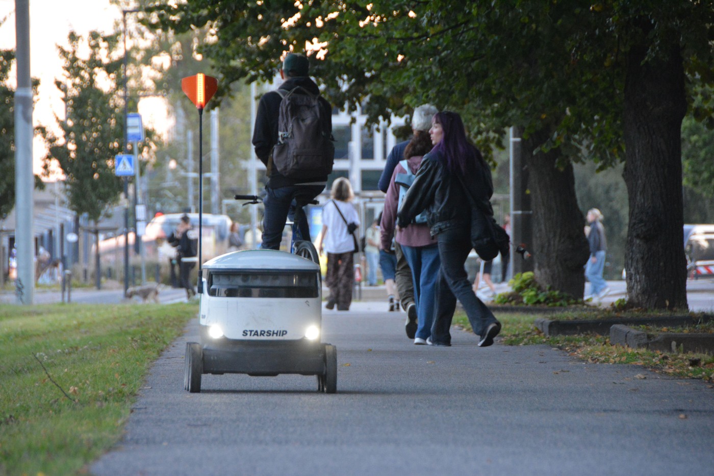 Robot de livrări din Estonia a provocat un accident cu un autobuz și a părăsit locul faptei