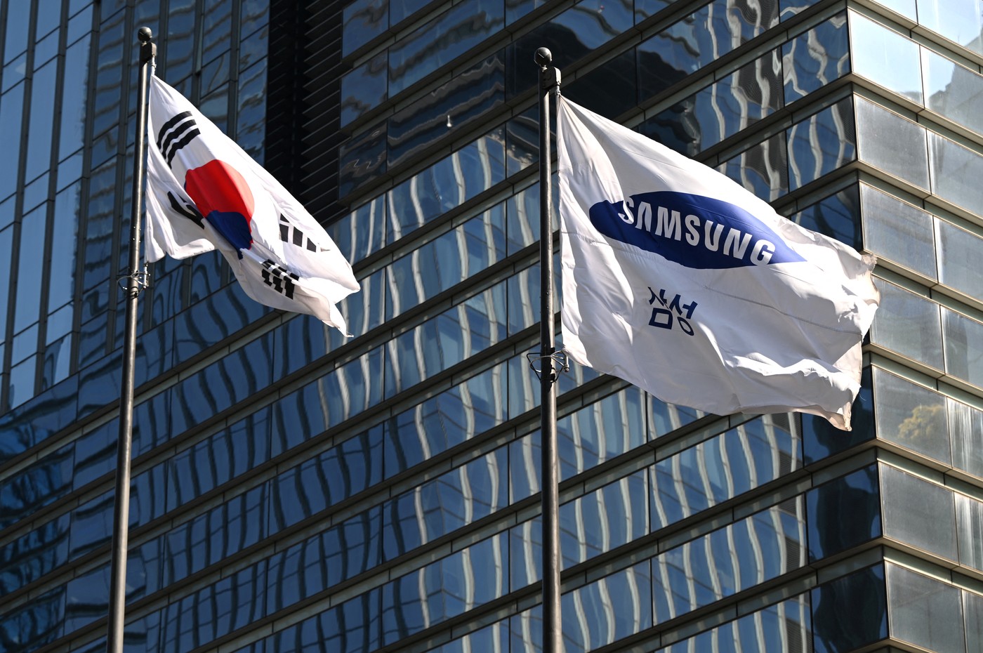 Samsung înregistrează profit record de 50 de miliarde de euro, dar acțiunile au scăzut la bursă
