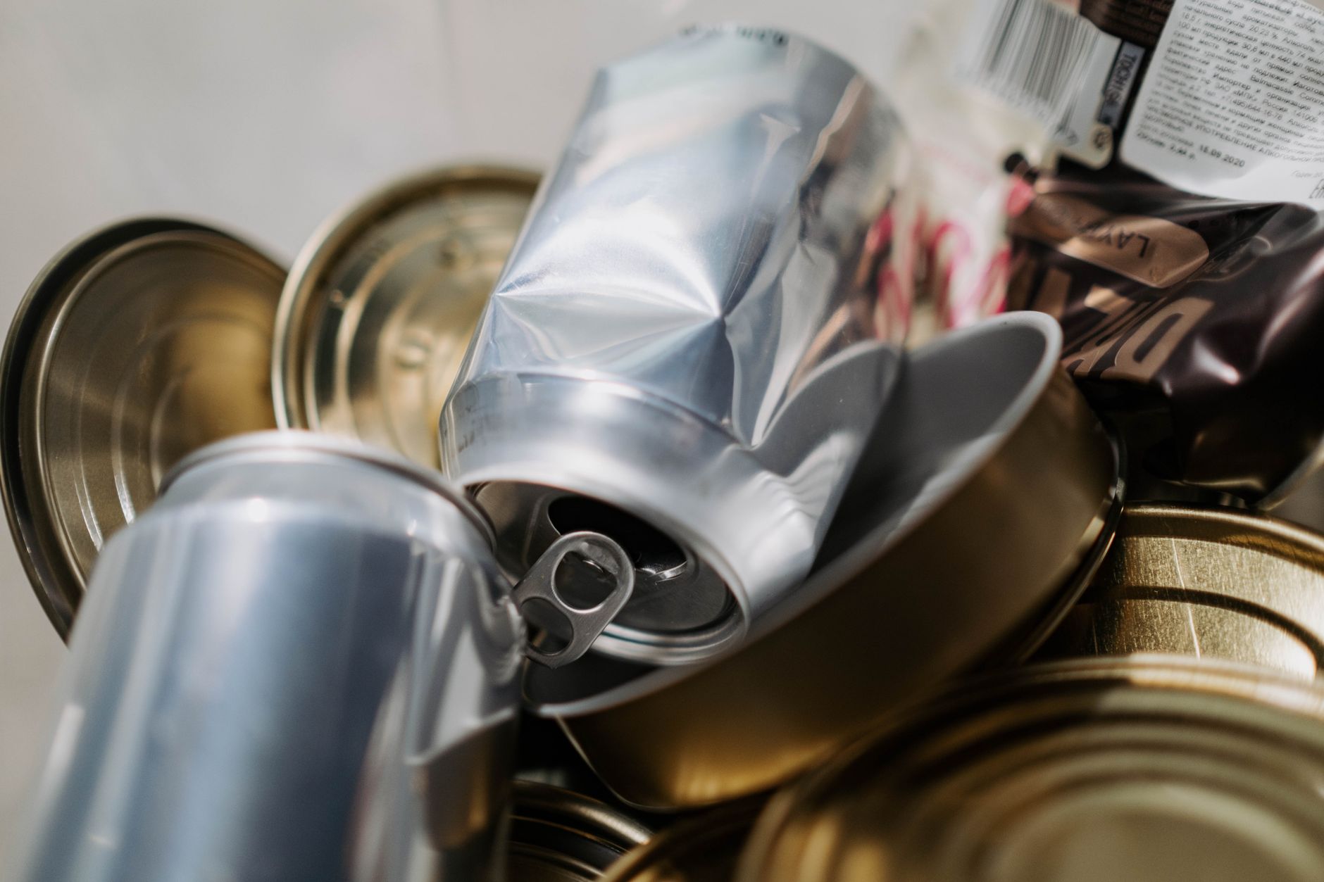 Dozele de aluminiu domină creșterea în Sistemul Garanție-Returnare, cu o rată de reciclare de peste 80%