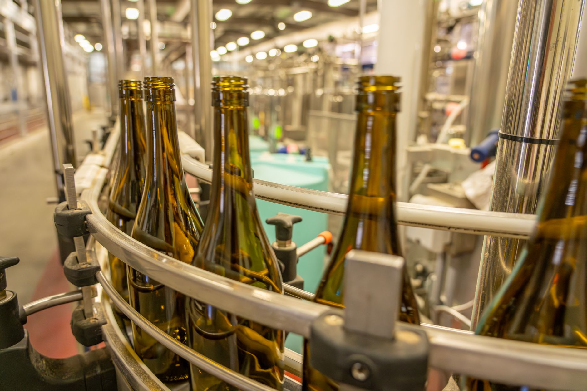 Marii producători de bere, precum AB InBev și Heineken, se confruntă cu creșterea costurilor de producție