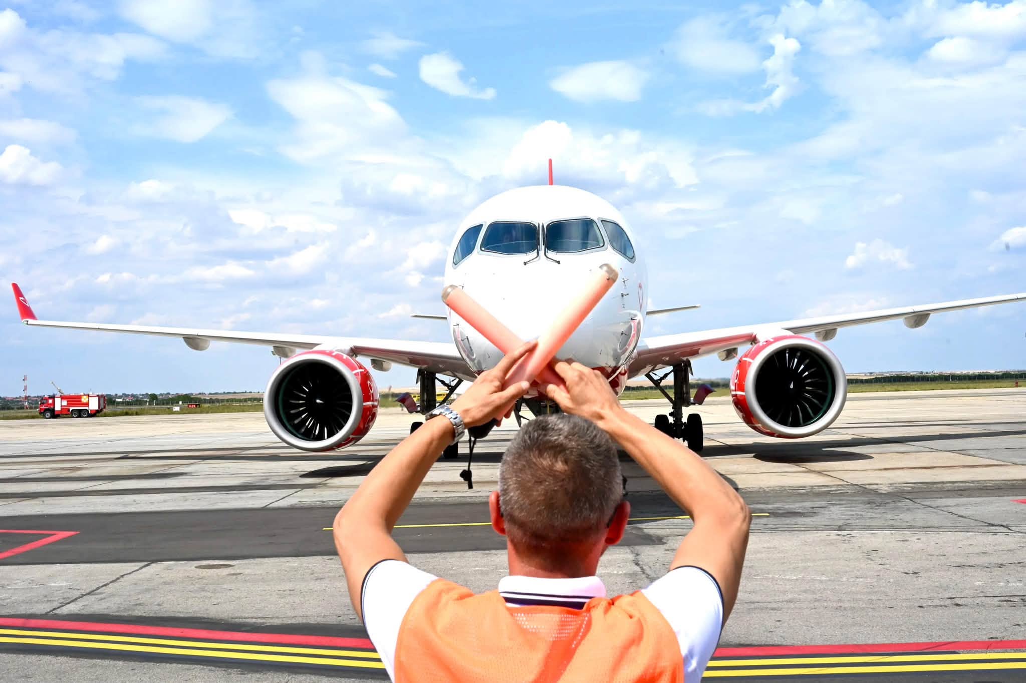 Presiune financiară asupra companiilor aeriene din România: AnimaWings în insolvență, DAN AIR avertizează
