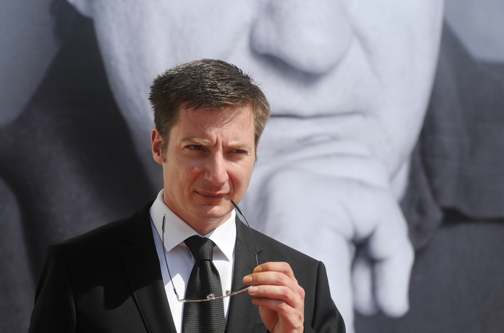 Andrei Caramitru critică necesitatea de a explica sursele bugetului de către ministrul de Finanțe