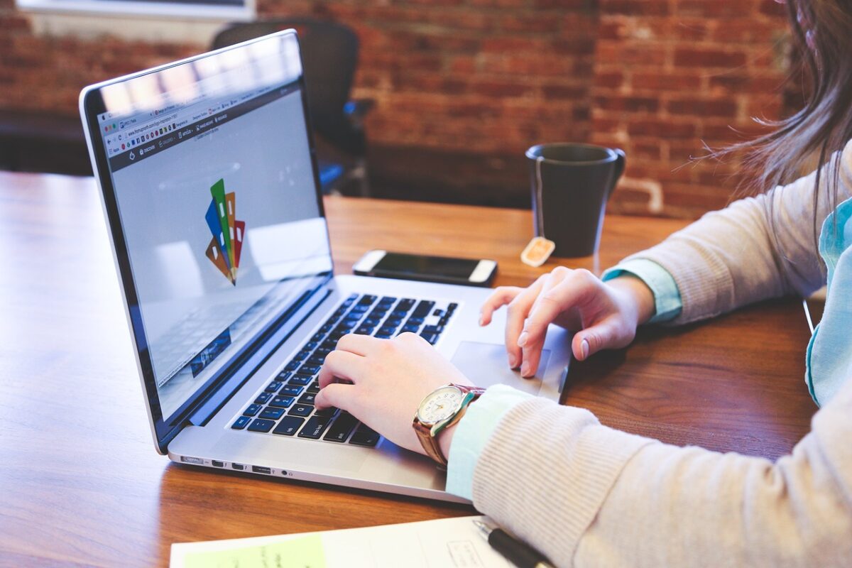Nouă disciplină opțională la liceu: Inteligența artificială și cetățenia digitală
