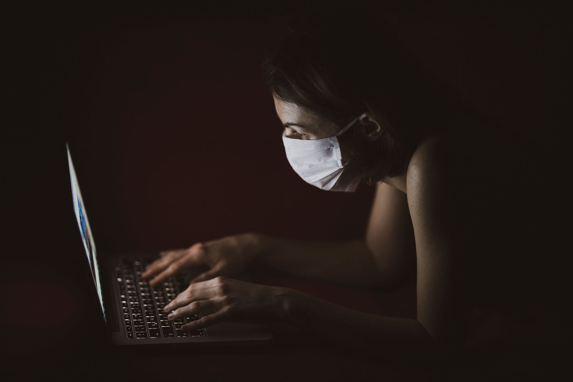 Fraudă masivă în pokerul online: un hacker a folosit software compromis pentru a vedea cărțile adversarilor
