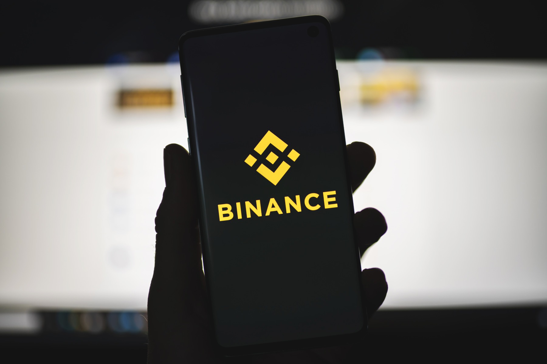 Binance suspendă tranzacțiile după un posibil atac informatic masiv care ar putea implica miliarde de dolari