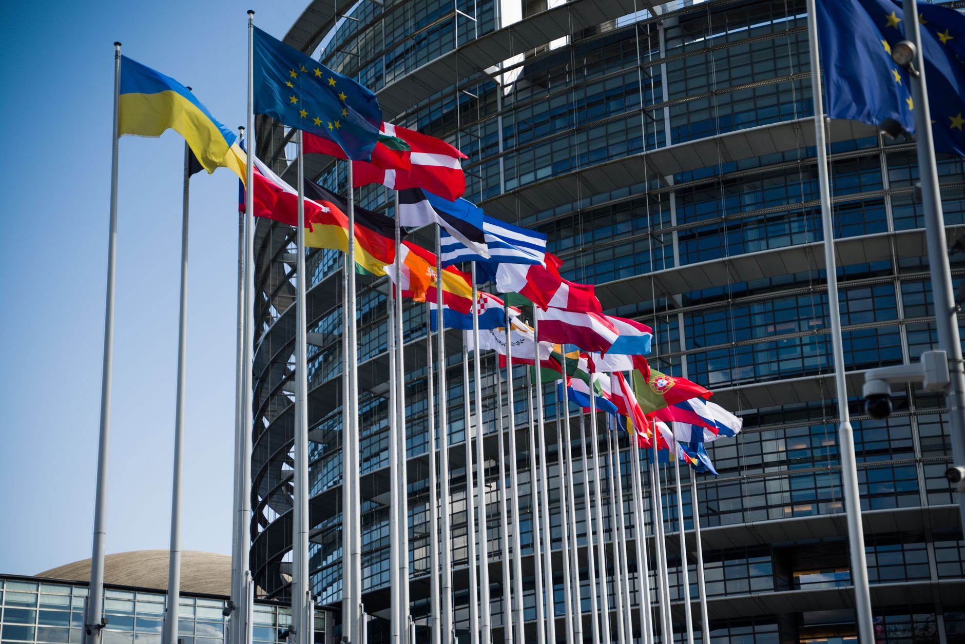 Liderii mondiali solicită reglementări stricte pentru inteligența artificială la ONU