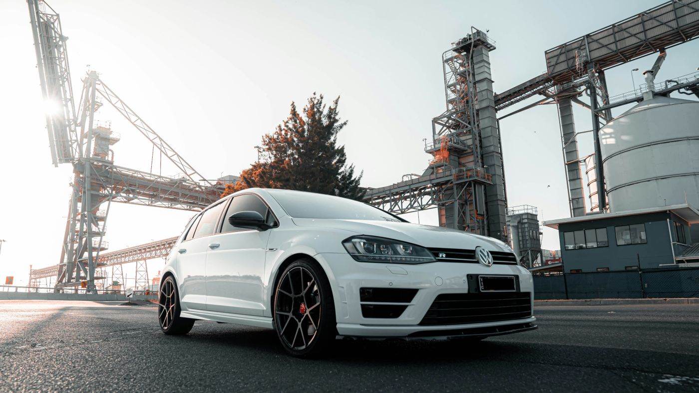 Volkswagen recheamă peste 2,8 milioane de mașini din cauza unor defecțiuni la sistemul de direcție