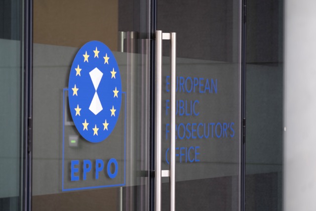 Operațiune masivă de EPPO în 19 țări europene pentru o fraudă de 300 de milioane de euro cu telefoane mobile