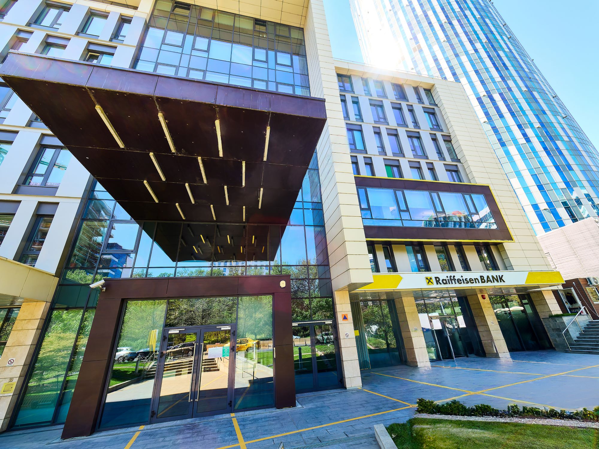 Raiffeisen Bank România va contesta în instanță sancțiunea Consiliului Concurenței în dosarul ROBOR