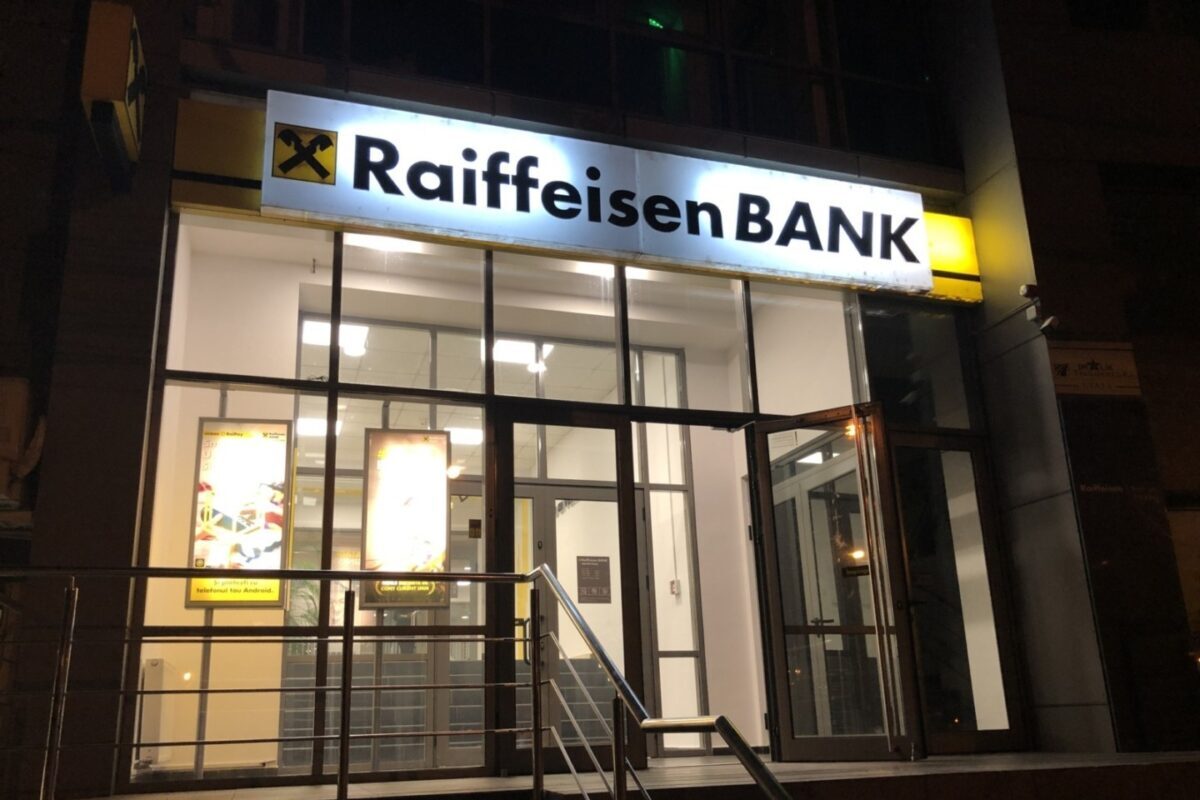 Raiffeisen Bank va contesta în instanță sancțiunea impusă de Consiliul Concurenței în dosarul ROBOR