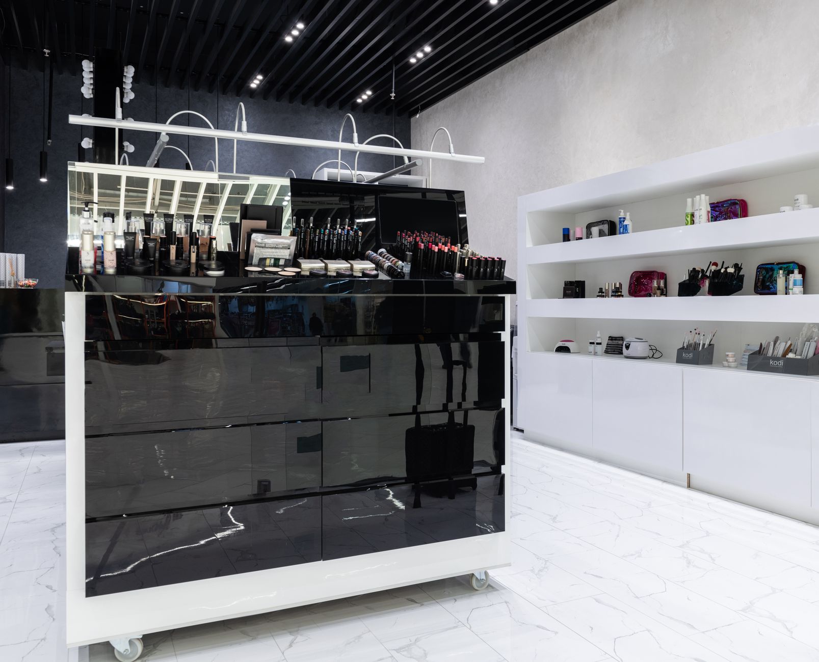 Brandul Rhode, fondat de Hailey Bieber, se extinde în Europa și debutează în Sephora România