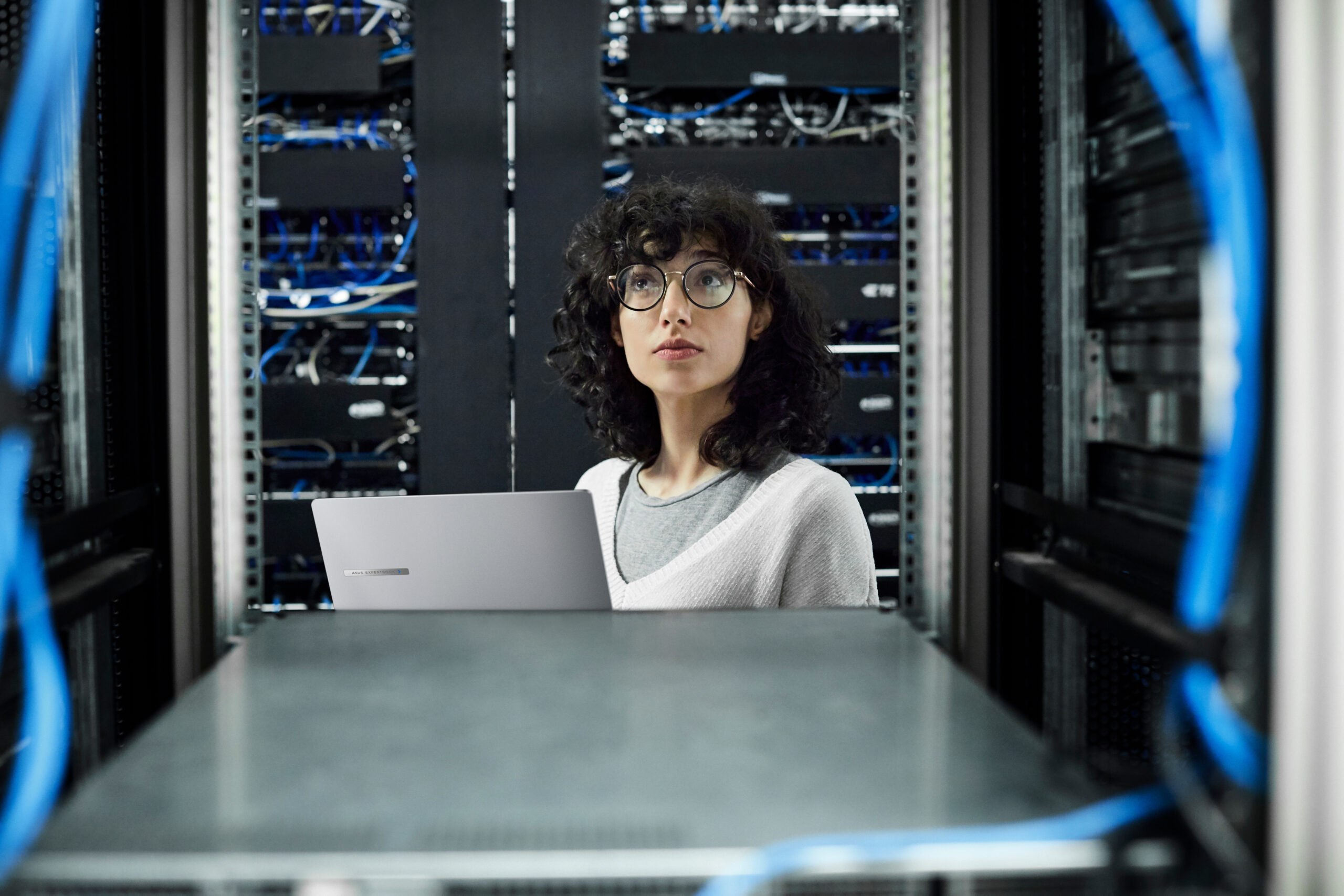 Riscurile atacurilor cibernetice pentru IMM-uri și rolul inteligenței artificiale în securitate