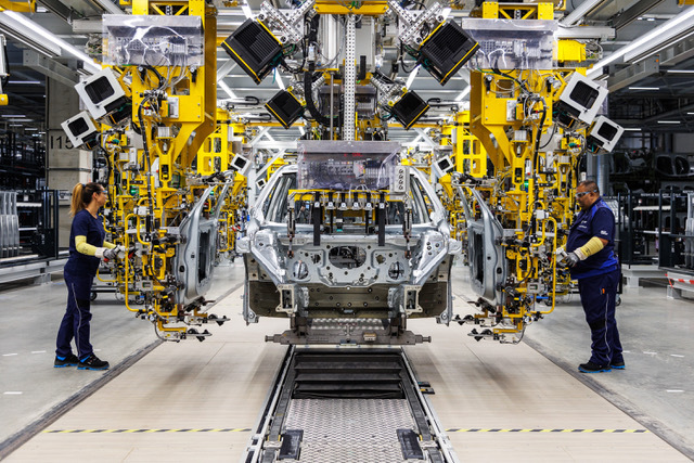 BMW reduce numărul de manageri pentru a contracara scăderea profitabilității în industria auto