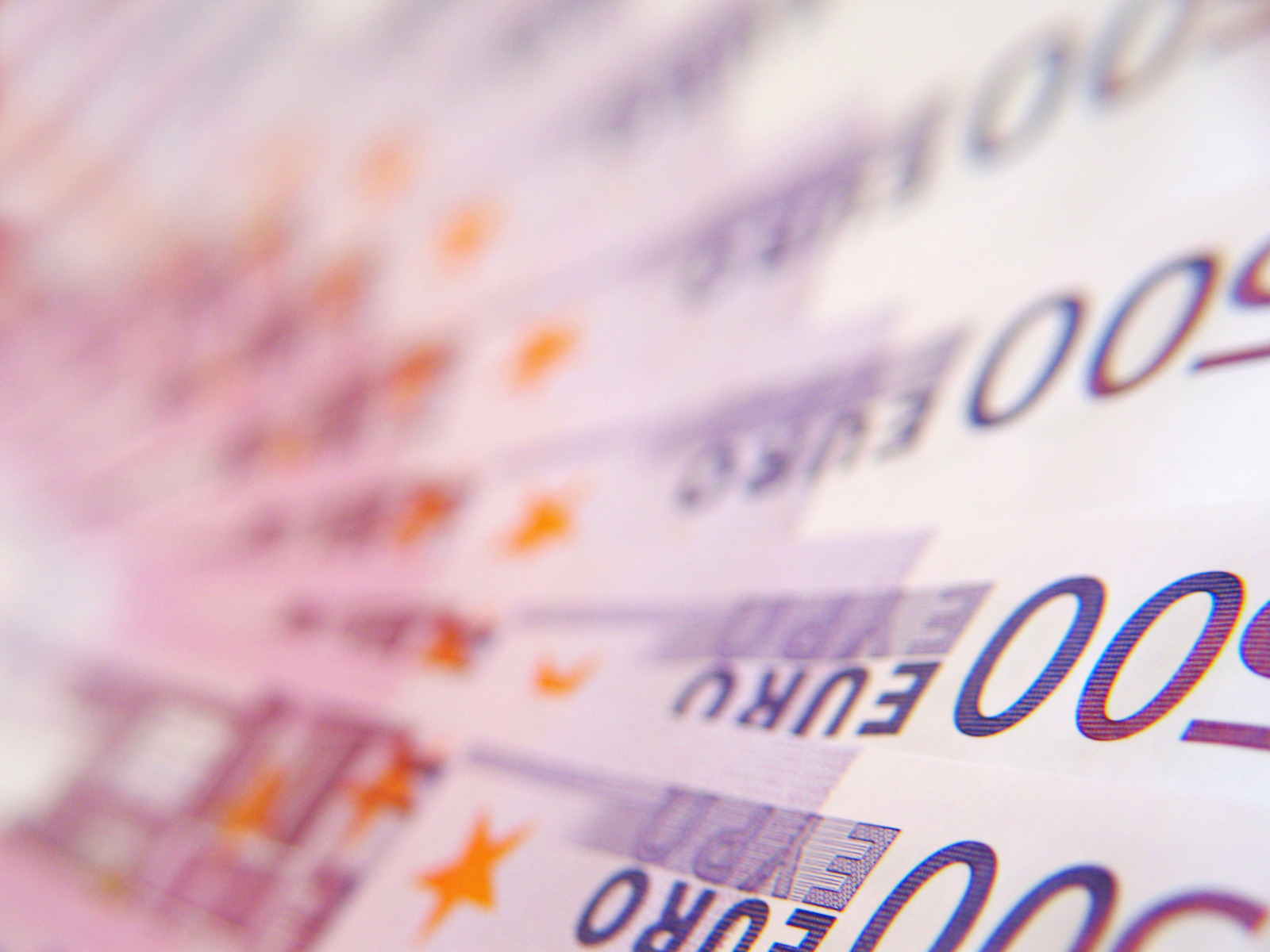 Ministerul Finanțelor va împrumuta 5,8 miliarde de lei de la băncile comerciale în luna octombrie