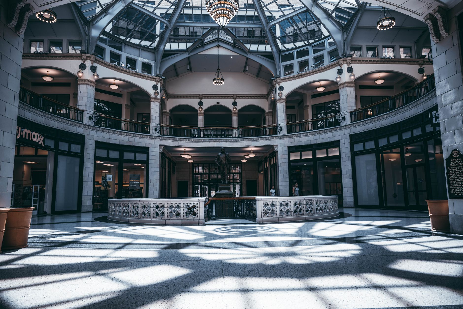 Piața de retail din România trece spre maturitate: investițiile se concentrează pe renovarea proiectelor existente